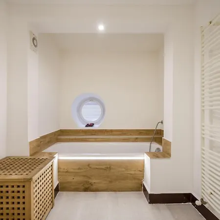 Dolly's Duplex Apartment Budapest